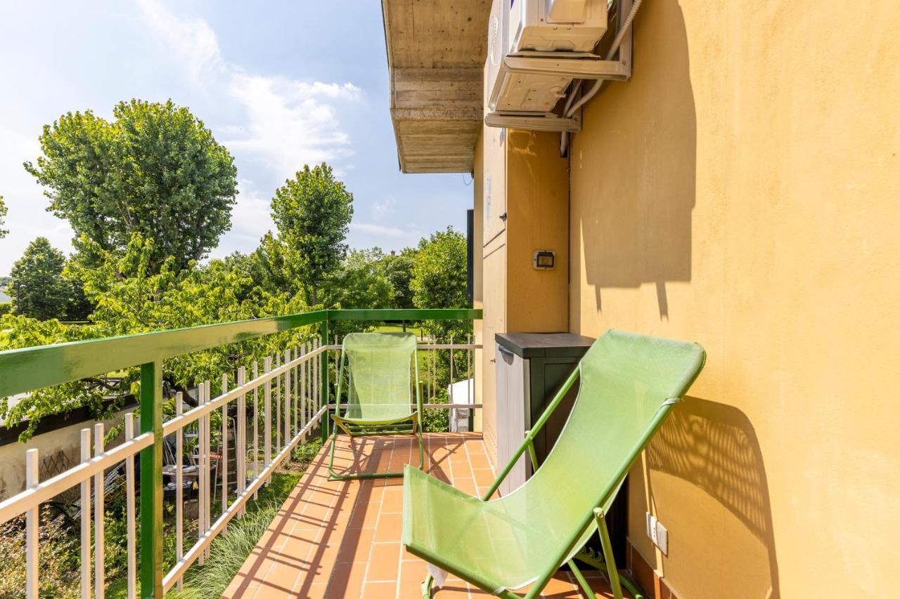 Trendy Aparment With Garage Right By The Lake Sirmione Bagian luar foto